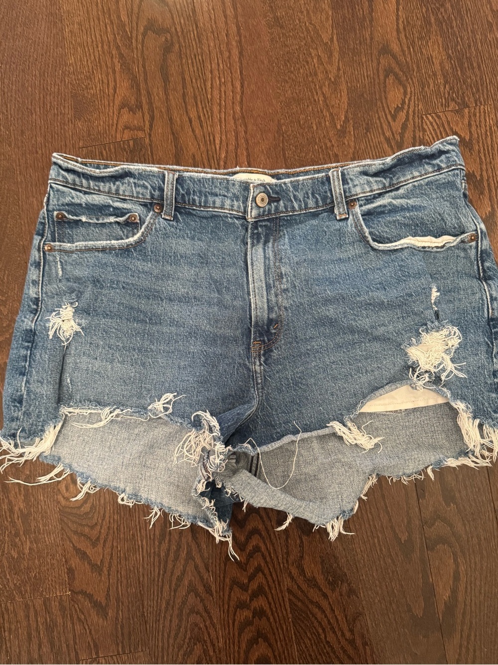 Abercrombie and Fitch Curve Love High Rise Mom Short - Size 34